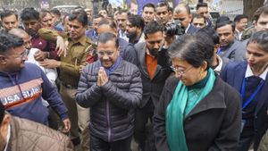 Delhi's Mahila Samman Yojana Sparks Political Row: Kejriwal Vs BJP!