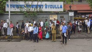Mumbai BEST Bus Crisis: Drivers Protest Over Pay, Services In South Mumbai 