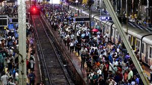 Mumbai Local Train Services Update: Devendra Fadnavis Promises 300 New Trains And Mega Terminal At Vasai