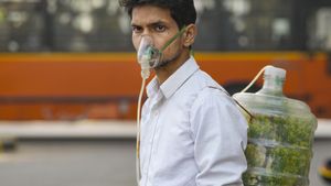 SC Eases Pollution Curbs In Delhi-NCR, Mandates Full Worker Compensation Amid GRAP Revisions