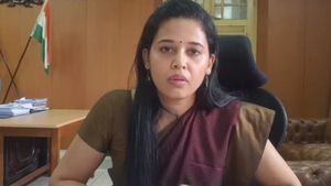 Bengaluru Court Issues Notice to IAS Officer Rohini Sindhuri In Defamation Case Filed By IPS Office D Roopa