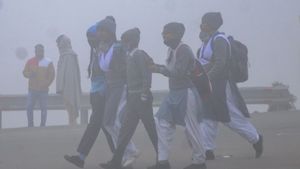 Noida District Officials Adjust School Timings To 9 A.M. Due To Cold Weather And Pollution