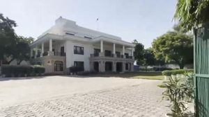 WATCH Video | BJP Calls Kejriwal's Bungalow A 'Corruption Museum'; AAP Fires Back
