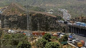Year-End Travel Nightmare: Traffic Jams Paralyse Mumbai-Goa Highway, And Pune-Mumbai Expressway