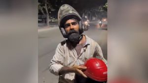 Bengaluru Bike Taxis Diver Tells Monthly Earnings; PayTM CEO Reacts