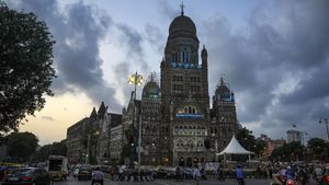 BMC Tackles Mumbai’s Air Pollution: Mobile Dust Suction Vans To Clean Up Construction Dust