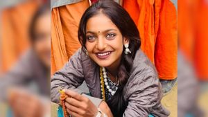 What’s Next For Monalisa Bhosle After Her Rise to Stardom At Mahakumbh?