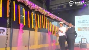 Bengaluru's Namma Metro First Yellow Line Train from Titagarh Rail Systems Flagged Off: See Photos