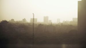 Mumbai's Pollution Problem: State Shifts To Electric & CNG Vehicles; What’s Next For Petrol & Diesel Cars?