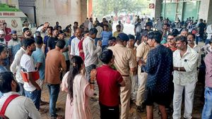 Mumbai Local Train Services Update: Elevated Decks To Ease Congestion At 17 Key Stations; Check List Inside
