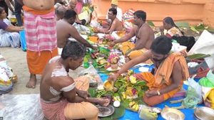 Thai Amavasai: Tamilians Flock To Sacred Rivers Across Tamil Nadu To Take Holy Dip, Perform Tharpanam