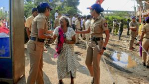 Vasai Demolition Drive: VVCMC Targets Remaining 32 Illegal Buildings; Residents Evacuated