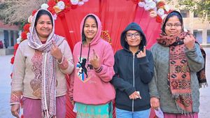 Delhi Assembly Elections 2025: First-Time Voters Prioritise Jobs Over Freebies As Polling Underway