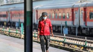 Are You Paying Extra for Porters? Railway Screens Now Show Porter Rates – Know The Right Price Before You Pay