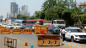 Mumbai Traffic New Rule: No Heavy Vehicles At Dahisar Toll During Peak Hours; Check Timings Inside