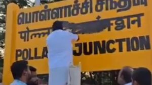 Language Row: Activists Blacken Hindi In TN Railway Station Nameboard, Case Filed | WATCH