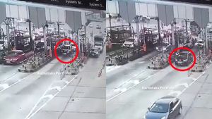 Bengaluru Man Clings to Car's Hood As Driver Speeds Away at Toll Booth