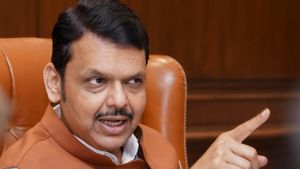 Maharashtra CM Fadnavis Backs Calls To 'Remove' Aurangzeb’s Tomb