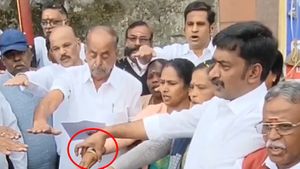 DMK Leader Touches Woman's Hand, Tries To Take Bangle During Pledge Against Hindi; Video Goes Viral