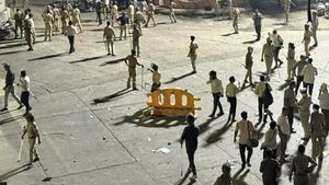 Clashes Erupt In Nagpur Amid Rumours Of Quran Burning by Bajrang Dal, 4 Injured; CM Fadnavis Appeals For Calm