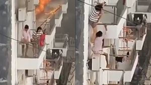 Noida Girls' Hostel Fire: Two Students Jump Off Building to Escape, Caught on Camera