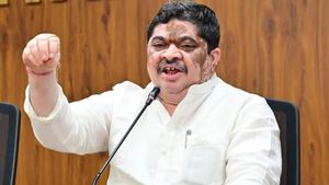 Telangana Transport Minister Grants 2.5% Dearness Allowance to TGSRTC Employees