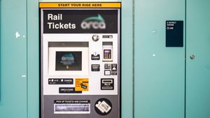 Mumbai Local Train News Today: Smart Cards Decline As Commuters Switch To UPI Payments