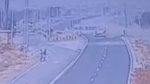 Karnataka Accident Video: 3 Dead As Car Flips Over 15 Times in Chitradurga, NH-150A Crash Caught on Cam