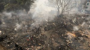Delhi Slum Fire Tragedy: CM Rekha Gupta Offers Condolences, Provides Relief Measures