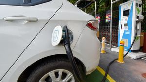 Maharashtra’s EV Policy 2025: 100% Toll Waiver On Expressways, Up To 15% Discount On Vehicles