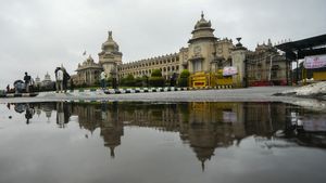 Karnataka Weather Alert: 20+ Districts to See Showers Till April 13; Clouds Play Peek-A-Boo In Bengaluru