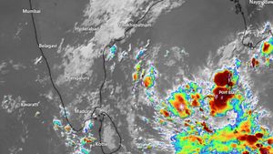 Karnataka Weather Alert: Rain to Lash Bengaluru? IMD Sounds Yellow Alert for Weekend