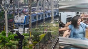 Mumbai Local Train Viral Video: Women’s Fight Turns Violent, Two Hospitalised After Seat Dispute