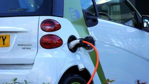 Maharashtra’s Pushes For EVs: Free Tolls, Extra Perks, And Charging Every 25 Km On Key Expressways
