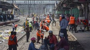 Mumbai Local Train Services Mega Block: Central, Western & Harbour Lines To Face Major Disruptions