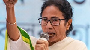 Mamata Slams Modi For Double Standards On Muslim Hospitality, Urges INDIA Bloc Unity