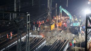 Mumbai Local Trains To Run Slow On Bandra-Mahim Stretch Amid Bridge Upgrade: WR Cancels 334 Trains