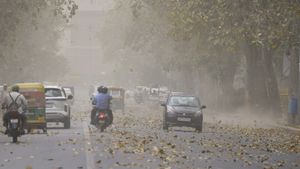 Strong Dust Storm Hits Delhi-NCR; IMD Issues Red Alert As Heatwave Persists