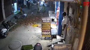 Man Killed In Wall Collapse During Dust Storm In Delhi's Madhu Vihar; Several Areas Hit By Power Cuts, Traffic