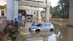 Bengaluru Rains: City Floods Again, Boats, Tractors Rescue Residents, BBMP Blamed