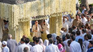 Karisma Kapoor Travels To Delhi With Children For Late Ex-Husband Sunjay Kapur’s Prayer Meet