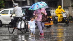Maharashtra Weather Alert: IMD Issues Red Alert For Mumbai, Heavy Rain And Thunderstorms Expected