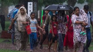 Delhi-NCR Weather Update: Rain, Thunderstorm Predicted As Flights Get Diverted Again