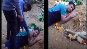 'Land I Bought For Him...': Bengaluru Stampede Victim’s Father Breaks Down At Grave