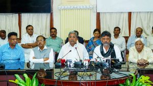 Siddaramaiah Hits Back, Says Suspended Cops Weren’t Scapegoats, Just Failed Duties