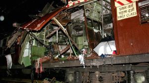 Mumbai Local Train 2006 Blasts: Bombay High Court Acquits 12 Accused After 19 Years