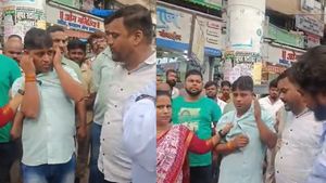 ‘Hindi Bolunga’ Video: Shiv Sena, MNS Supporters Thrash Rickshaw Driver In Palghar