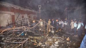 Fire Erupts at Karol Bagh’s Vishal Mega Mart; 1 Person Suspected Missing