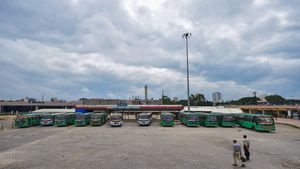 Karnataka Transport Strike: 30,000 KSRTC and BMTC Employees Issued Show-Cause Notices, Here's Why