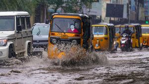 Cloudburst in Chennai: Rainfall Paralyzes North Zones in 24 Hours, Flight Operations Disrupted at Airport